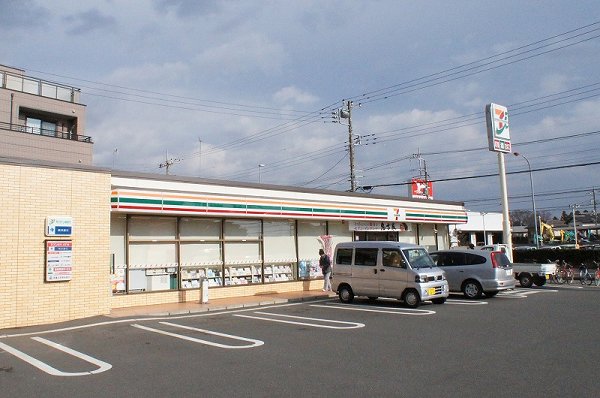 ソレイユ楠 コンビニ