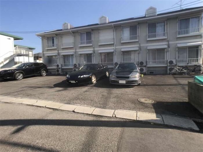 オイカワハイツ 駐車場