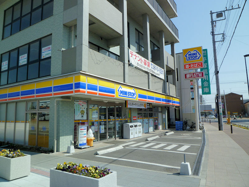 フェリーチェＳＡＭＵＫＡＷＡ コンビニ