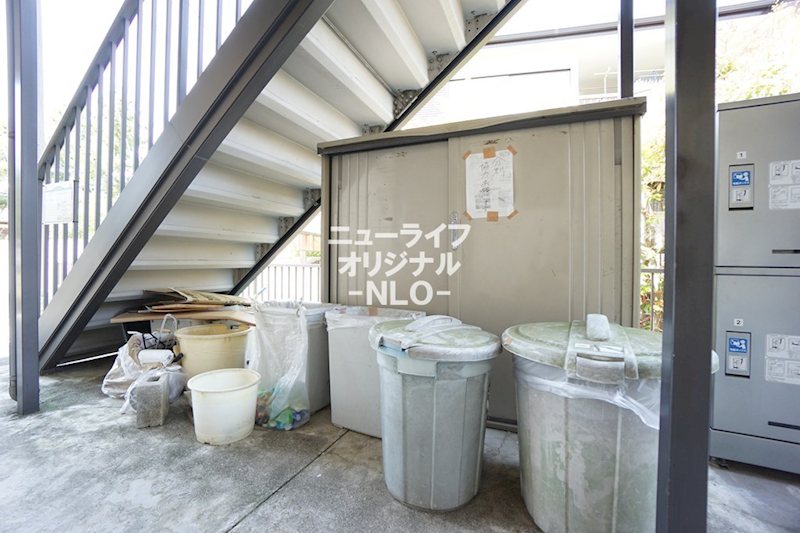 ヒュースロア その他