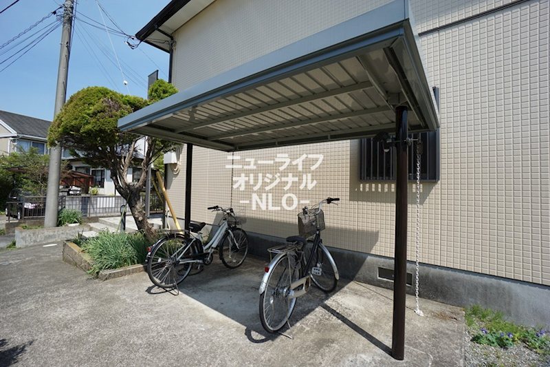 ヒュースロア 駐車場