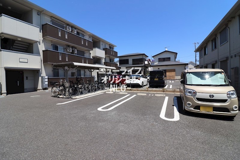 コートミカエルB 駐車場