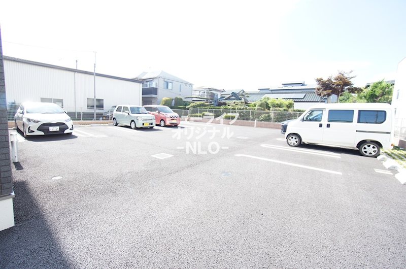 ルミナス 駐車場