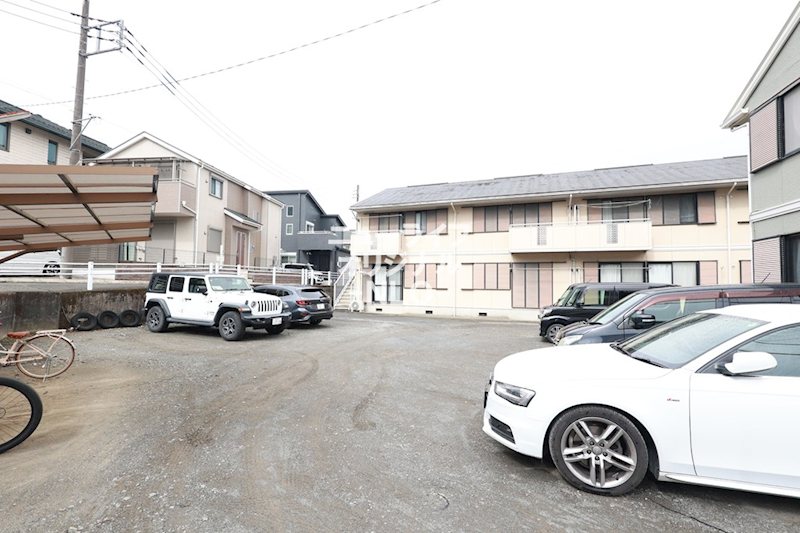 ビューラ東 駐車場
