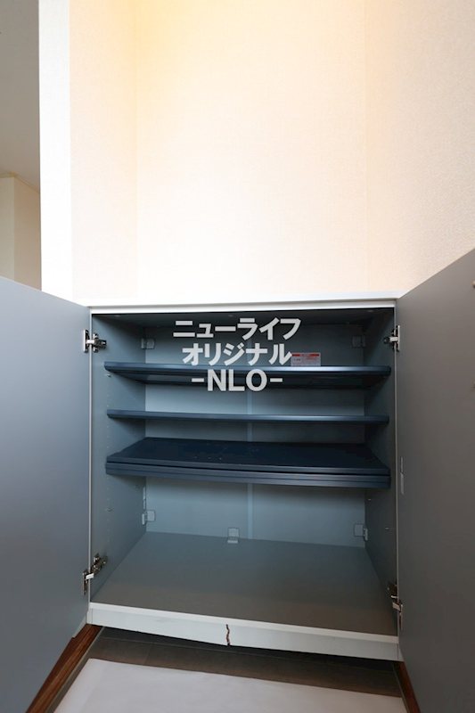 ビューラ東 玄関