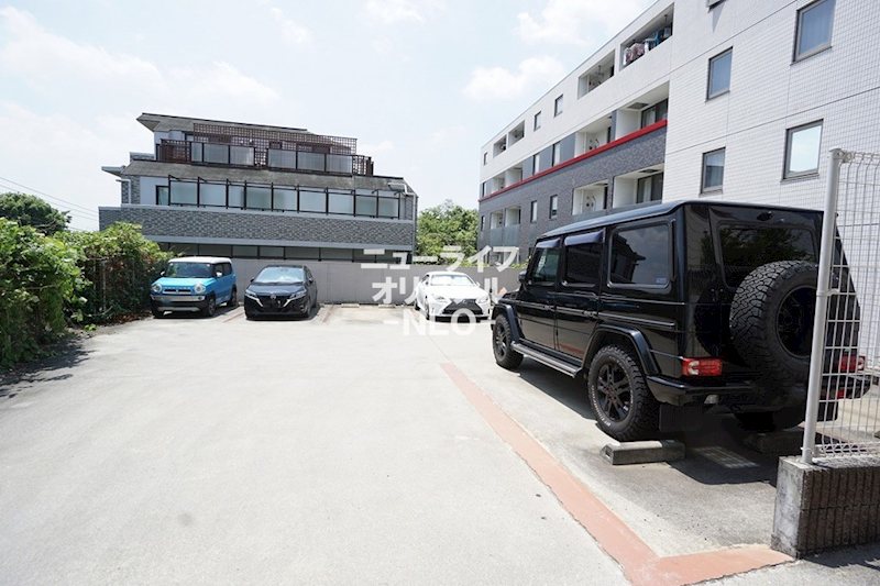 クレール青葉台 駐車場