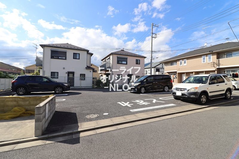 ハイネスA 駐車場