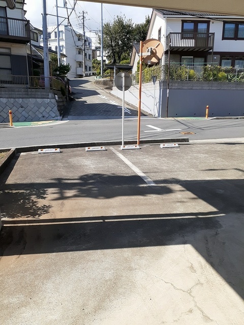 サンブライトいずみ 駐車場