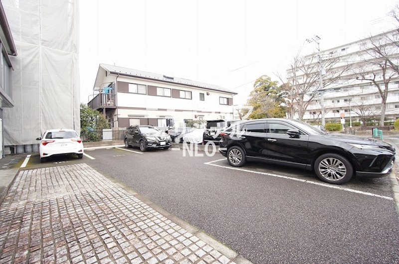 パストラル弐番館 駐車場
