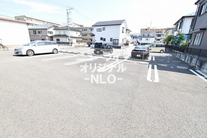 ベルシャイン厚木Ⅱ 駐車場