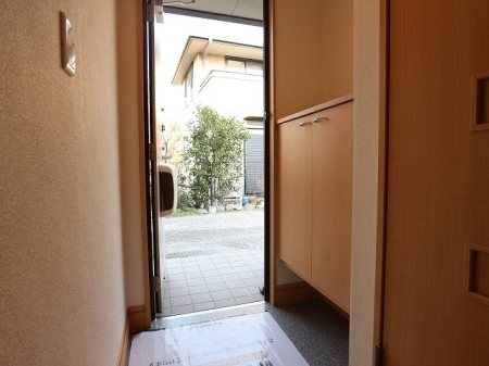 カーサウィルモア 玄関