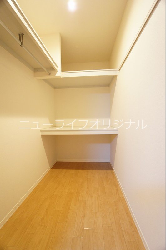 メゾン　ド　ルミナーレ 収納