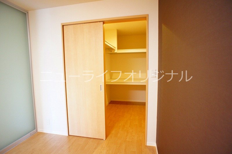 メゾン　ド　ルミナーレ 収納