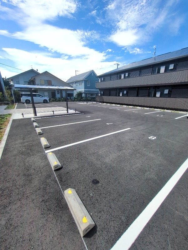 アジュールｕ 駐車場