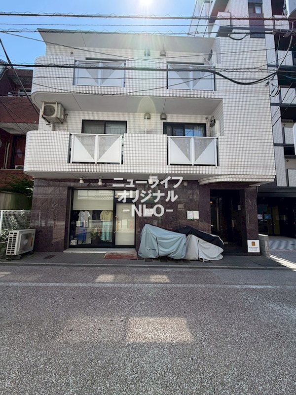 ヴェルファーレ彩 エントランス