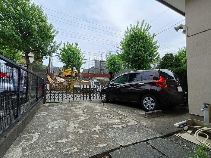 サンセール岡部 駐車場
