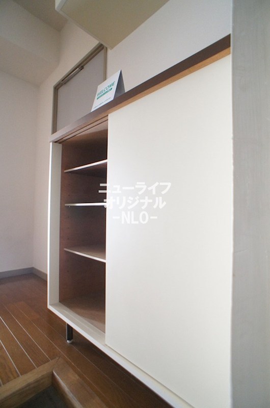 ペルミエール９０５ 玄関