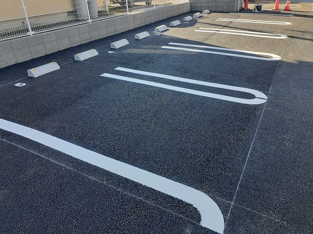 メゾンハチマンⅡ 駐車場