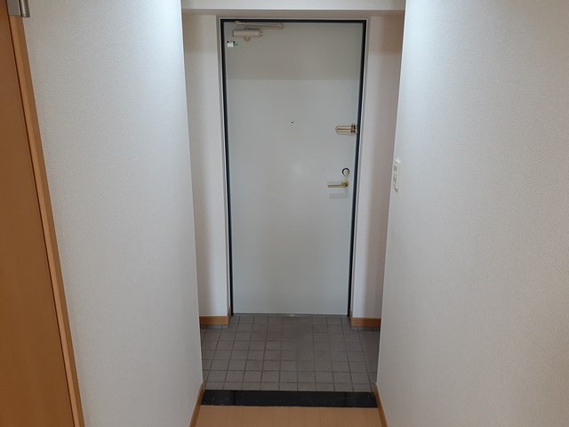 ヒルズ　ビッグ　ウエスト 玄関