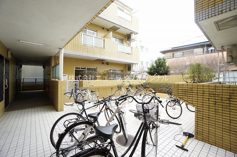 ユースピア本厚木 駐車場