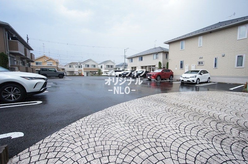 ＧＬＡＤＩＯＬＥ・ＩＳＨＩＩ　A棟  駐車場
