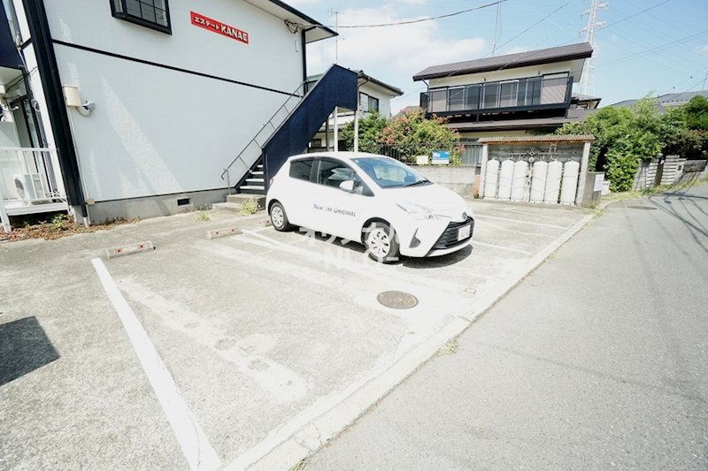 エステートＫＡＮＡＥ 駐車場