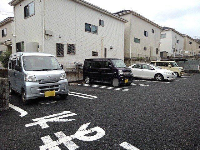 グラン・フルール 駐車場