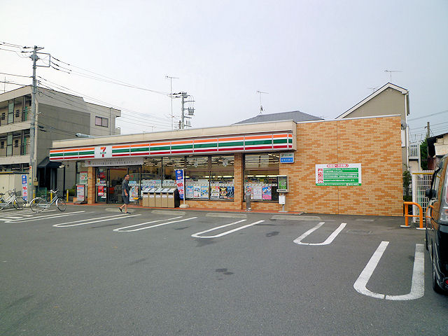 ドルチェ新田Ⅱ コンビニ
