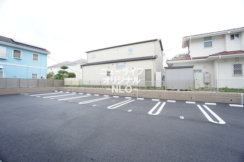 フェリーチェ 駐車場