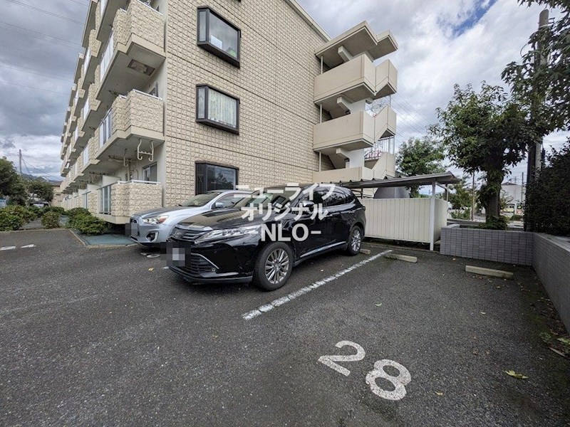 エスポアール高森 駐車場