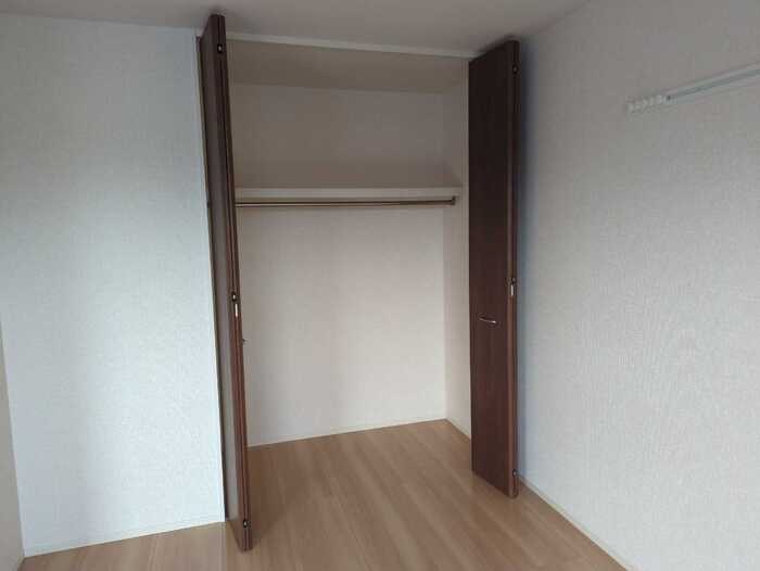 ターナ木曽西　B棟 収納
