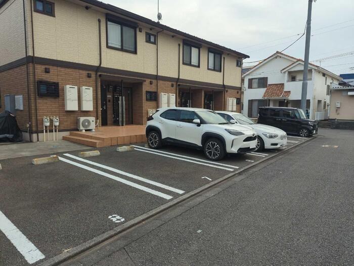 ターナ木曽西　B棟 駐車場
