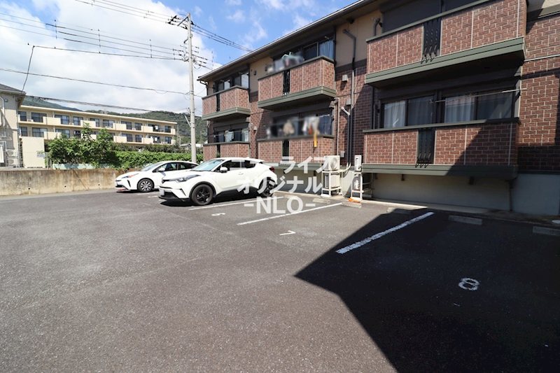 クレール秋桜 駐車場