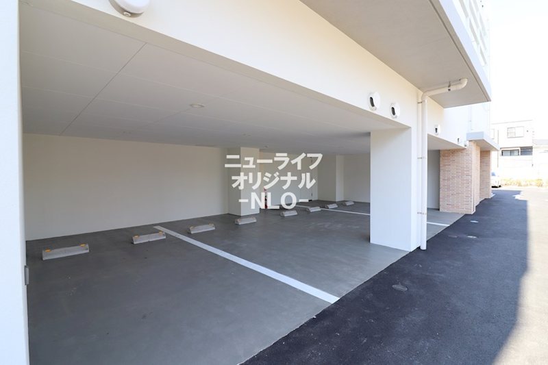 AVAIL本厚木 駐車場