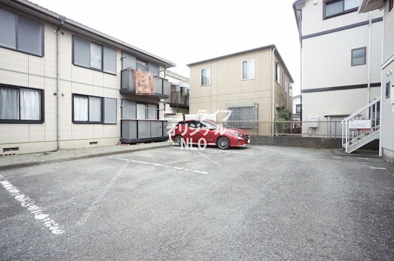 クレスト広田 駐車場