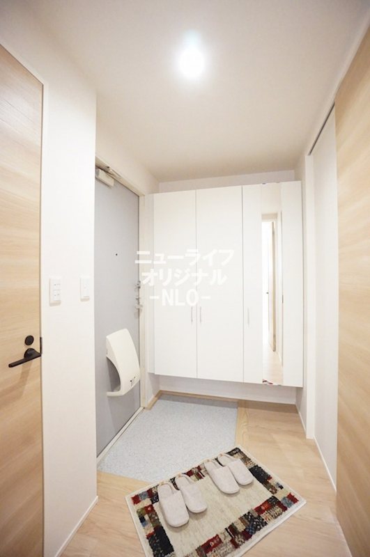 クレスト広田 玄関