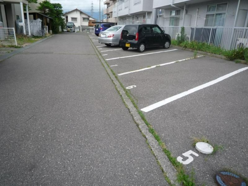 アビタシオンハラ 駐車場
