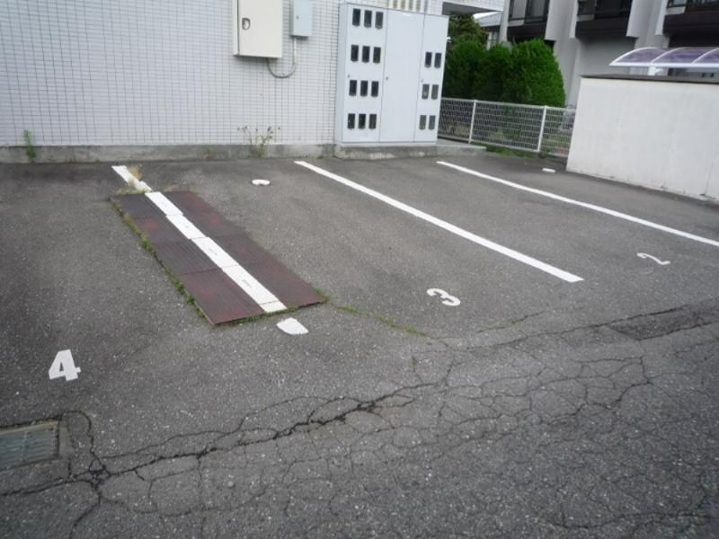 アビタシオンハラ 駐車場