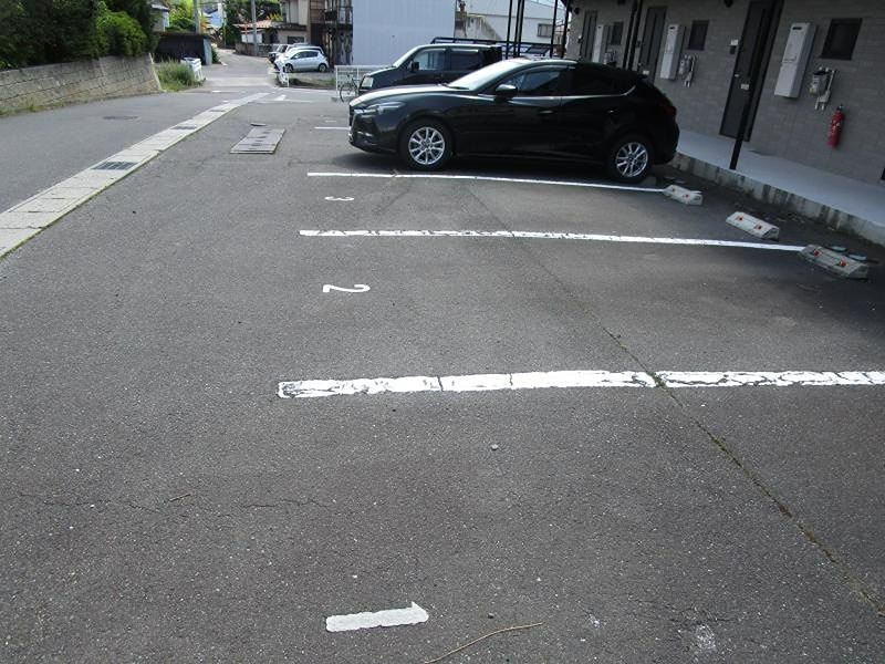 ルミエール　Ａ棟 駐車場