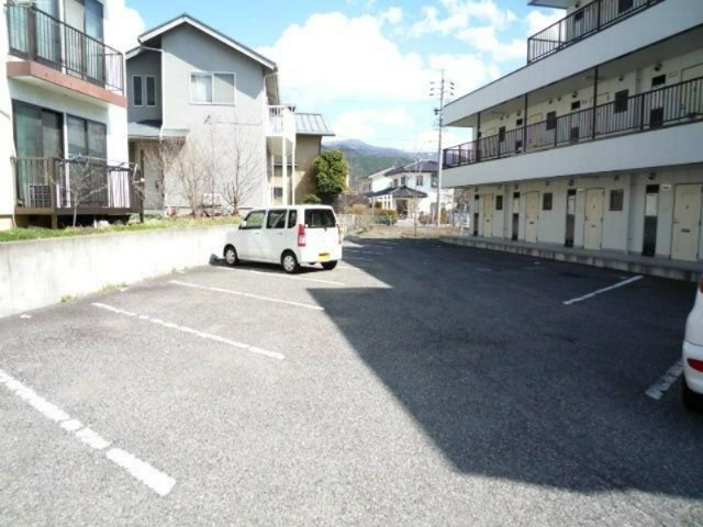 ガーデンパレスK 駐車場