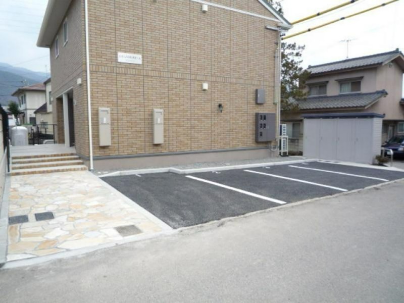 GRANMORE・A 駐車場
