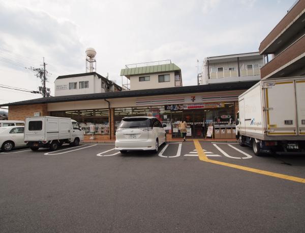 上賀茂豊田町貸家(南棟) コンビニ