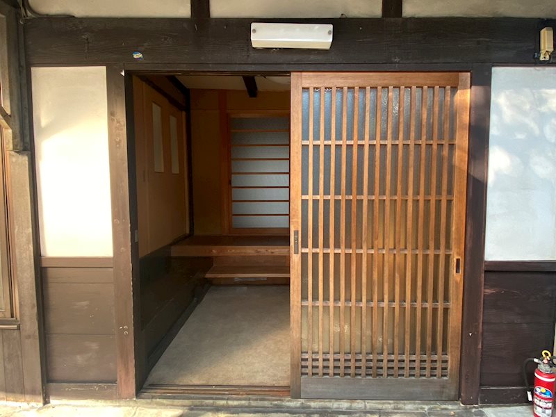 紫野上築山町貸家（33番） エントランス