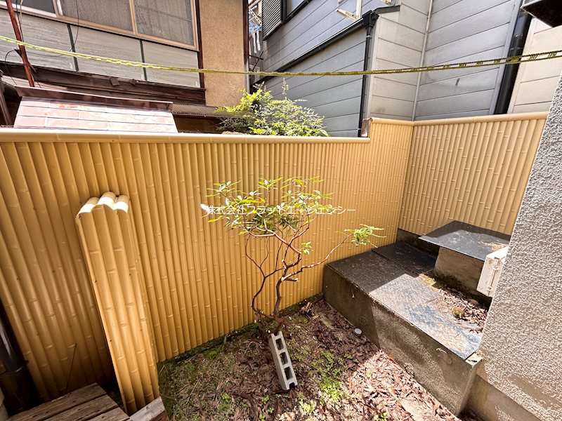 王様田中野神町貸家 庭