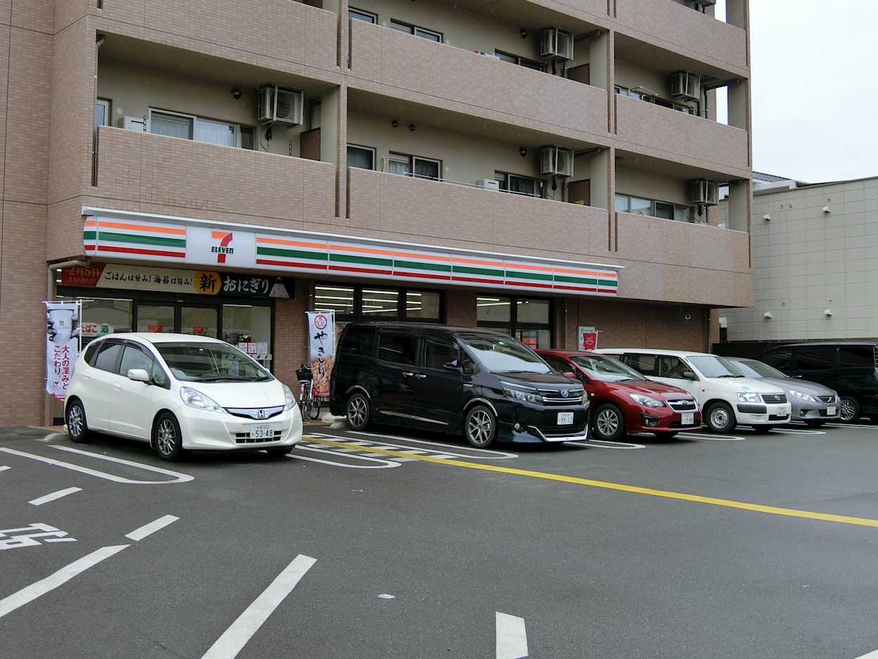 Plume葛野三条 コンビニ