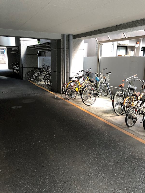 エステートモア西公園 駐車場