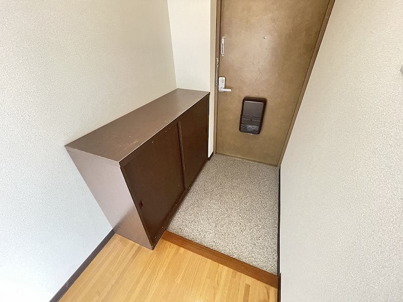 シャトレ西小石Ｂ棟 玄関
