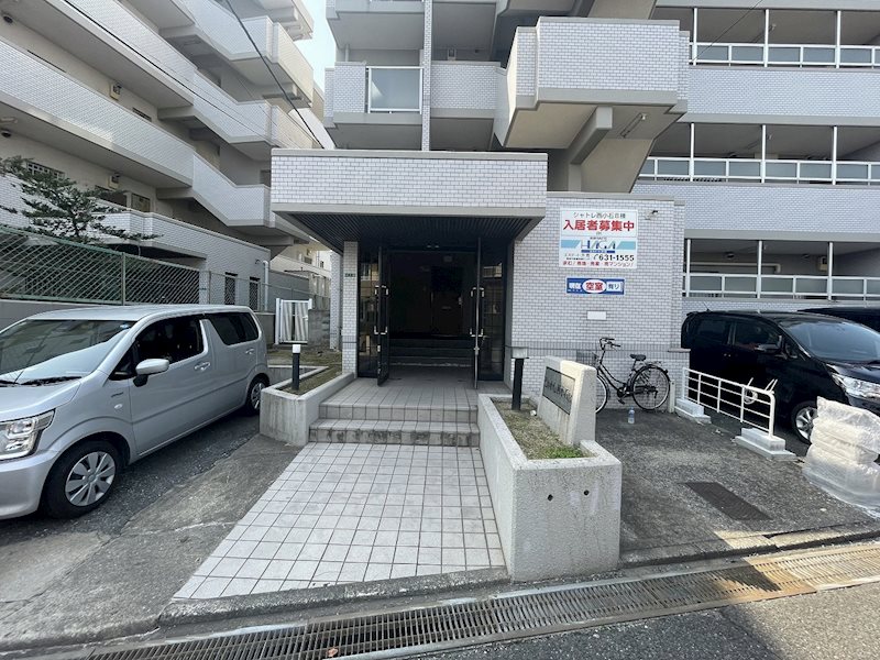 シャトレ西小石Ｂ棟 エントランス
