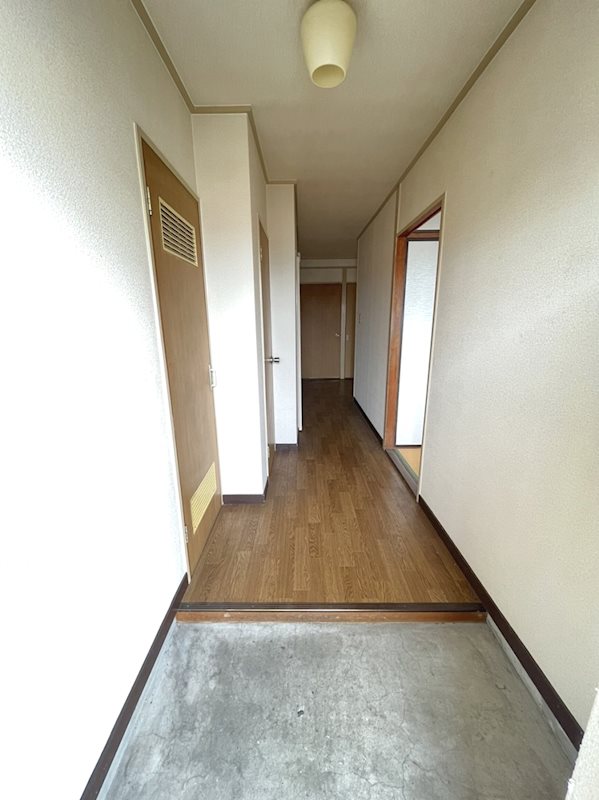 レイ前田 玄関