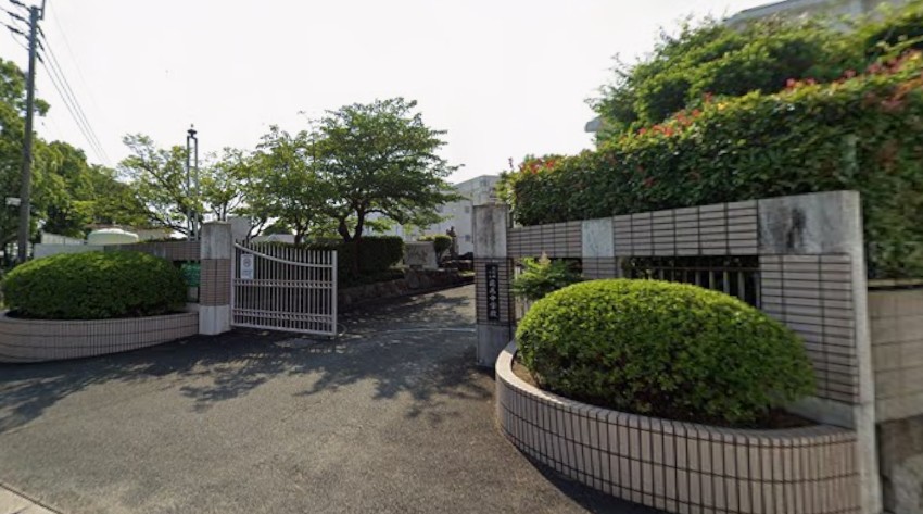 レイ前田 中学校